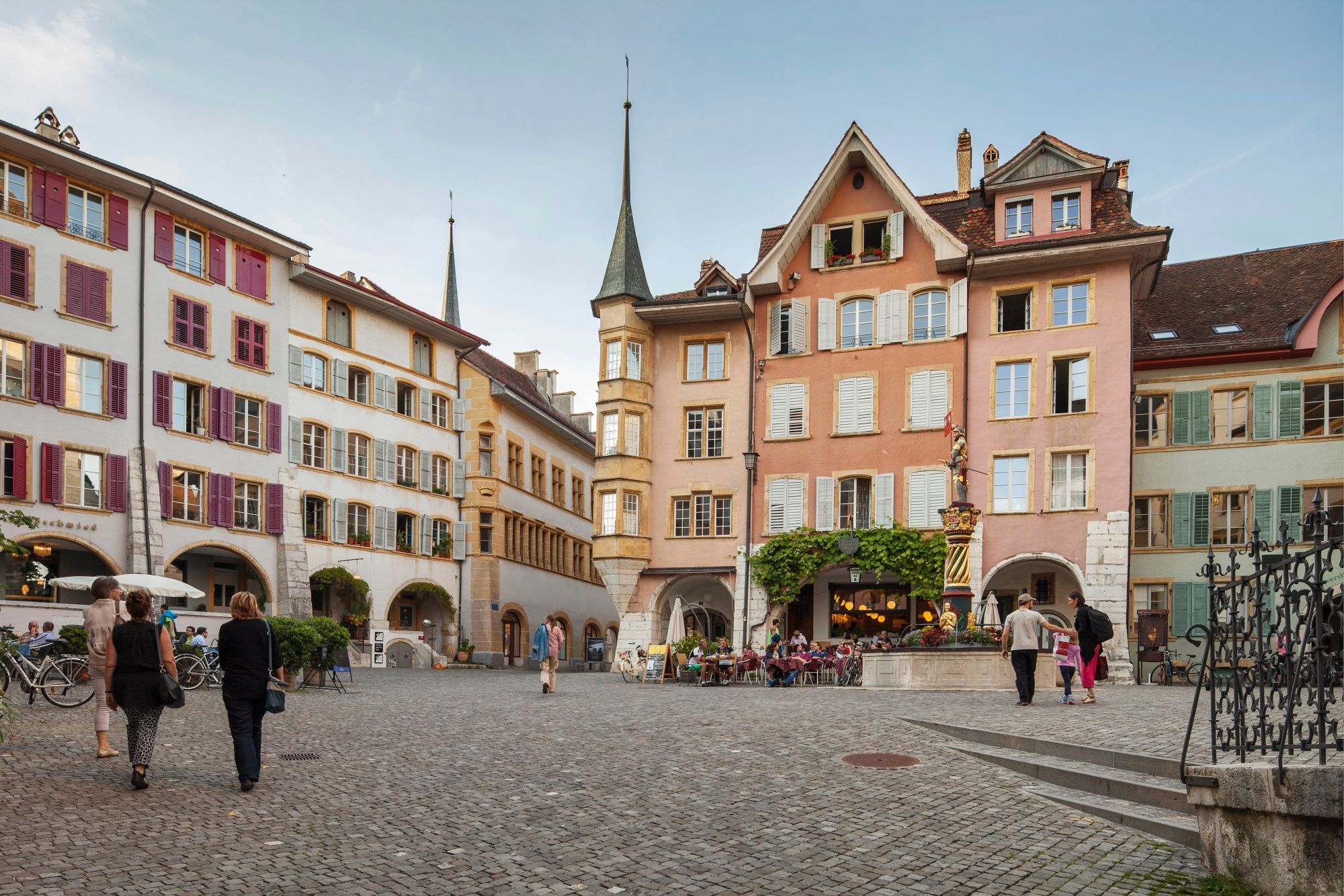 Teen girls in Biel/Bienne