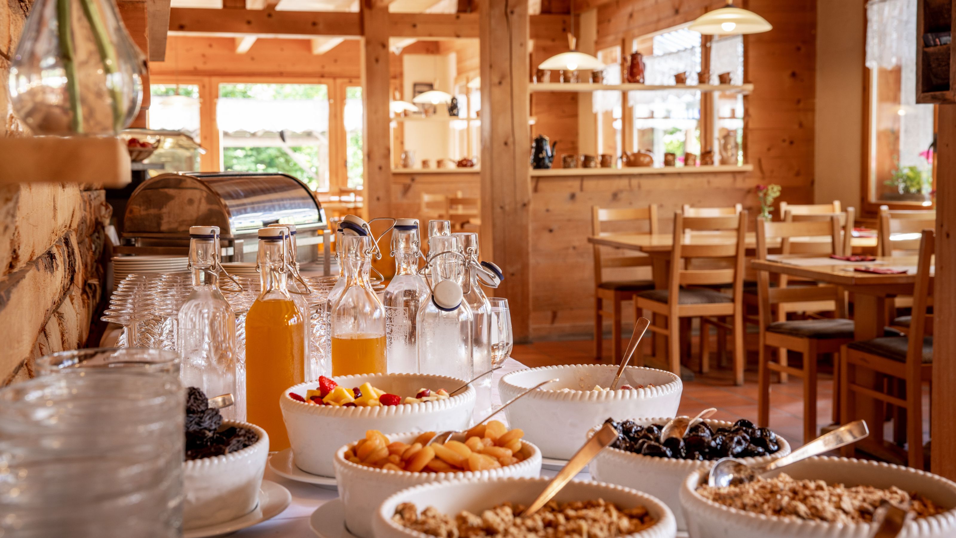 Brunche at the Wilerhorn restaurant | スイス政府観光局