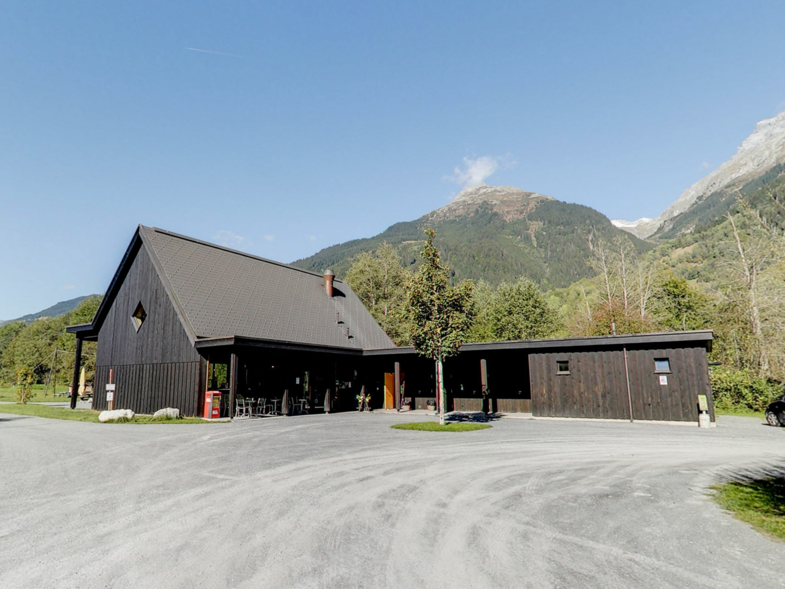 Grillabend mit Live Musik in Trun - B43fccf1238a2d286b81efdd91447b66e5031663 881027487 