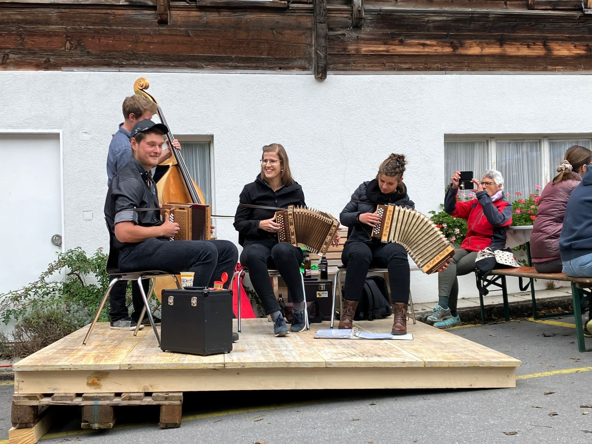 Chlytaler Örgeler im Berggasthaus Gumen | Switzerland Tourism