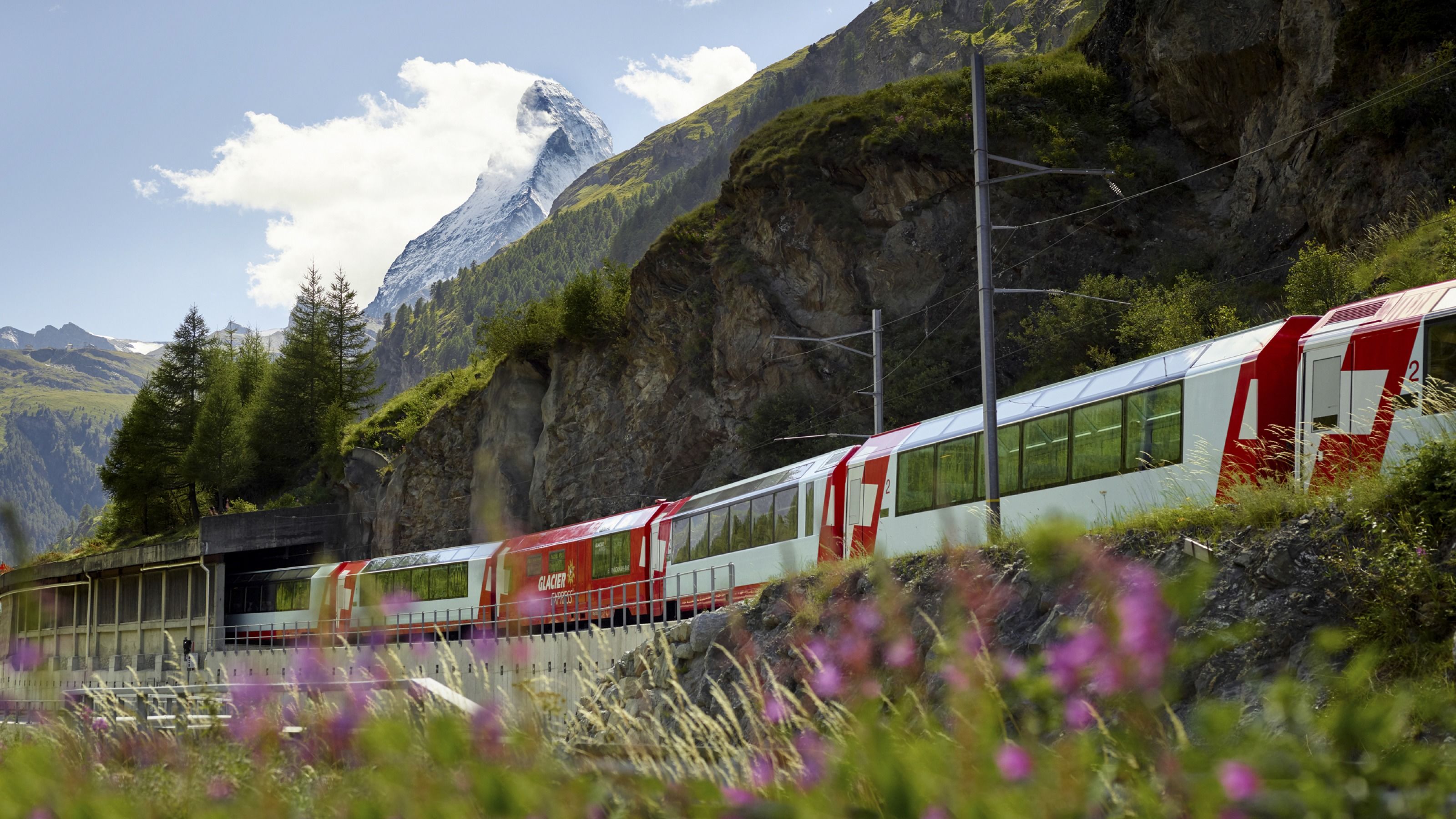 Жд туры из перми. Ледниковый экспресс Швейцария. Швейцария поезд ледяной экспресс. Поезд Церматт Альпы. Поезд в Альпах Швейцария.