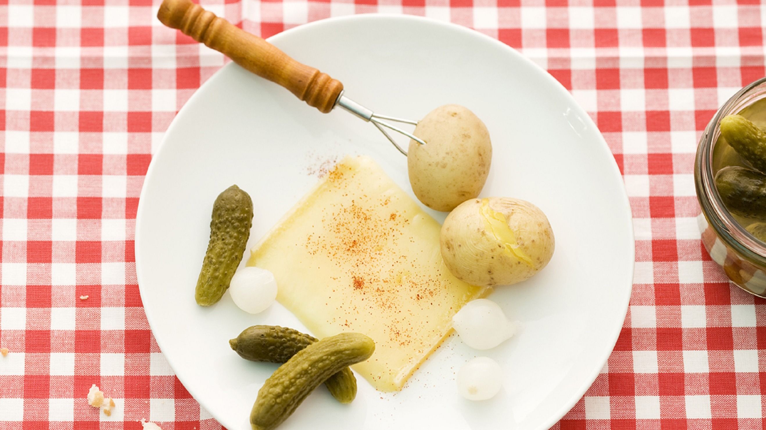 Basic raclette recipe | Switzerland Tourism